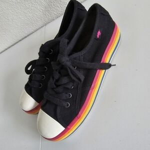 Lacoste women's rainbow sole sneakers in size 8.5, low platform lace up. Black